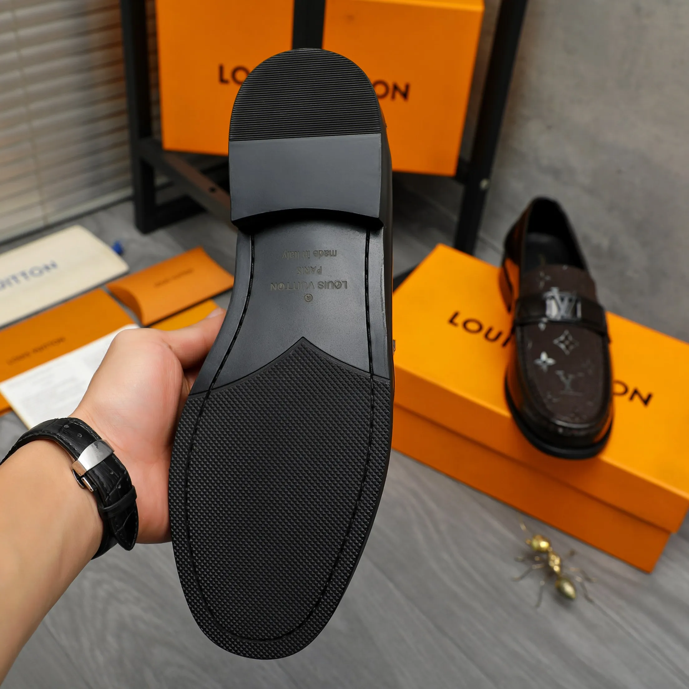 Men's shoes 💰p460 Product trademark: LV "Louis Vuitton" business slip-on leather shoes Regular size: 39-45 (45 is custom-made and non-returnable) Product materials: Selected embossed cowhide upper, cowhide lining, original rubber outsole